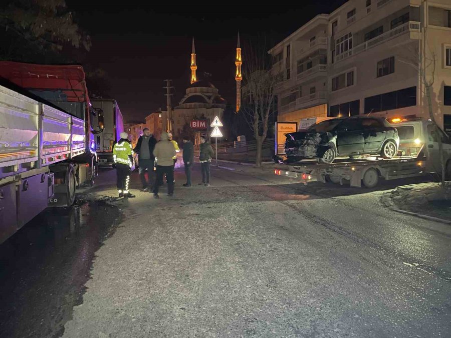 Polisten Kaçan Alkollü Sürücü Tıra Çarptı