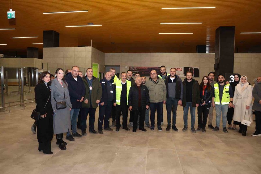 Kayseri Havalimanı’nın Yeni Terminal Binasının İlk Yolcuları Karşılandı