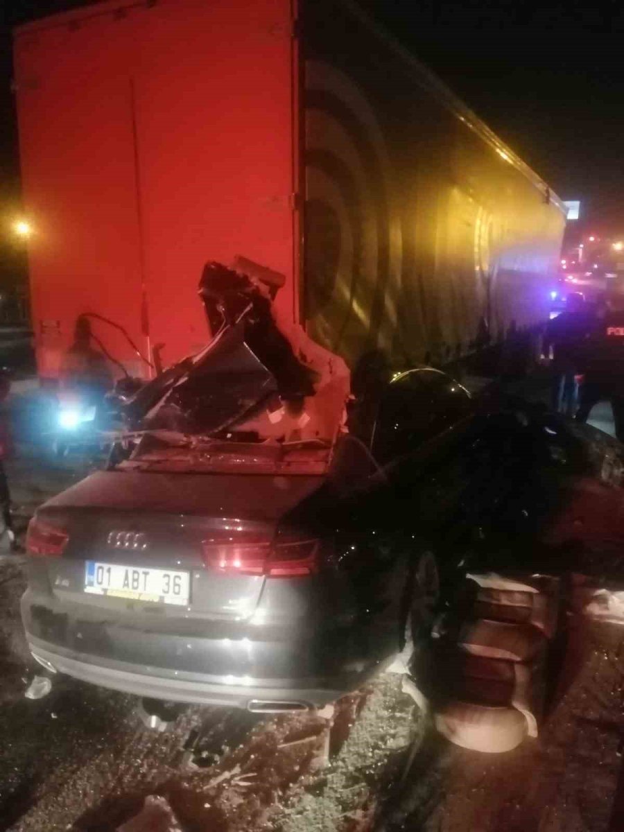 Mersin’de Tırın Altına Giren Lüks Otomobil Hurdaya Döndü: 1 Ölü