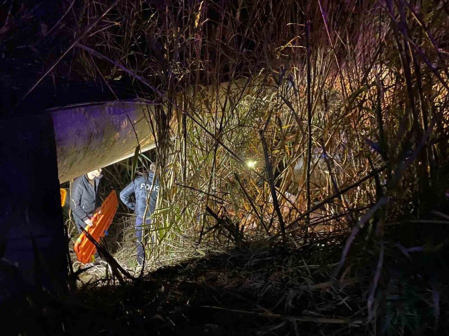 Dere Yatağına Uçan Otomobil İçin Yardıma Koştular, Bulmaca Gibi Kazayı Çözmeye Çalıştılar