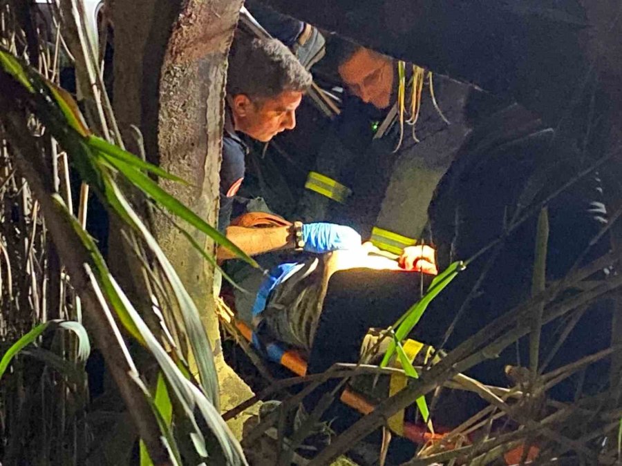 Dere Yatağına Uçan Otomobil İçin Yardıma Koştular, Bulmaca Gibi Kazayı Çözmeye Çalıştılar