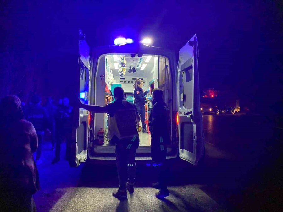 Dere Yatağına Uçan Otomobil İçin Yardıma Koştular, Bulmaca Gibi Kazayı Çözmeye Çalıştılar