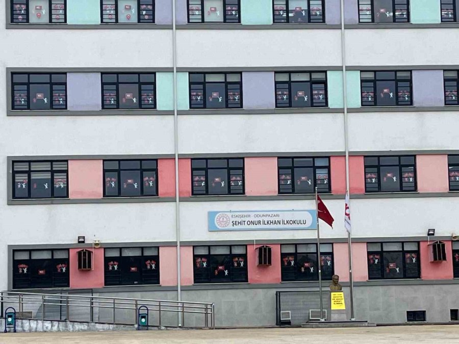 Kavga Sonrası 6 Öğretmenin Başka Okullara Tayin Edilmesi Velilerin Tepkisine Neden Oldu