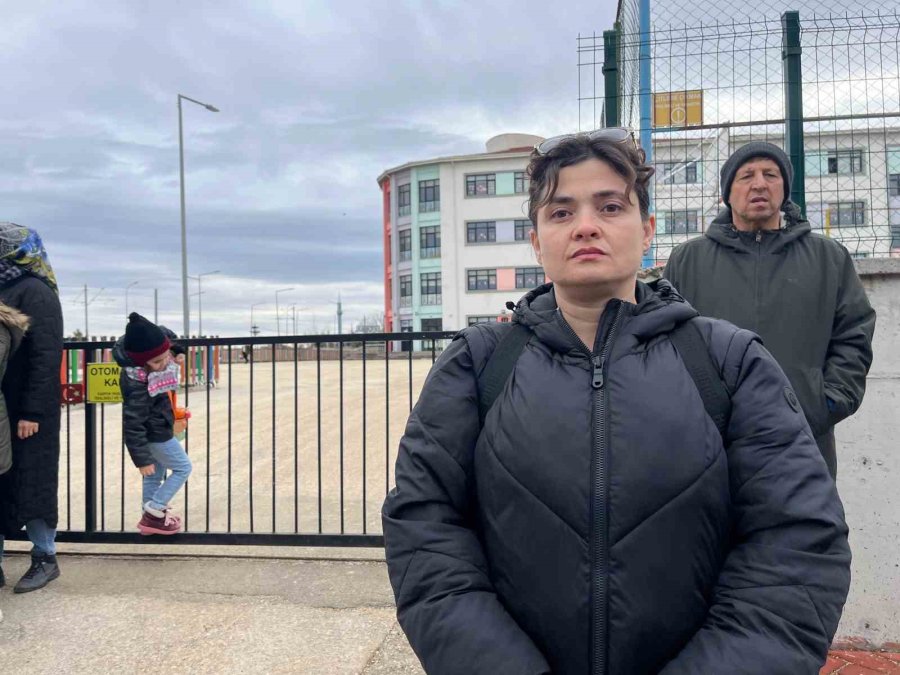 Kavga Sonrası 6 Öğretmenin Başka Okullara Tayin Edilmesi Velilerin Tepkisine Neden Oldu