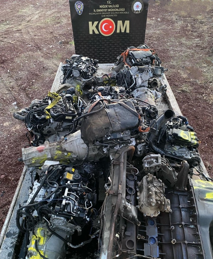 ’araç Motoru Kaçakçıları’ Polisten Kaçamadı
