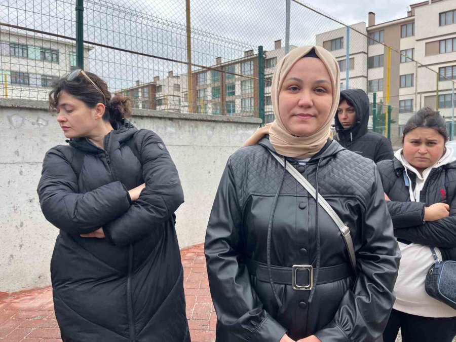 Kavga Sonrası 6 Öğretmenin Başka Okullara Tayin Edilmesi Velilerin Tepkisine Neden Oldu