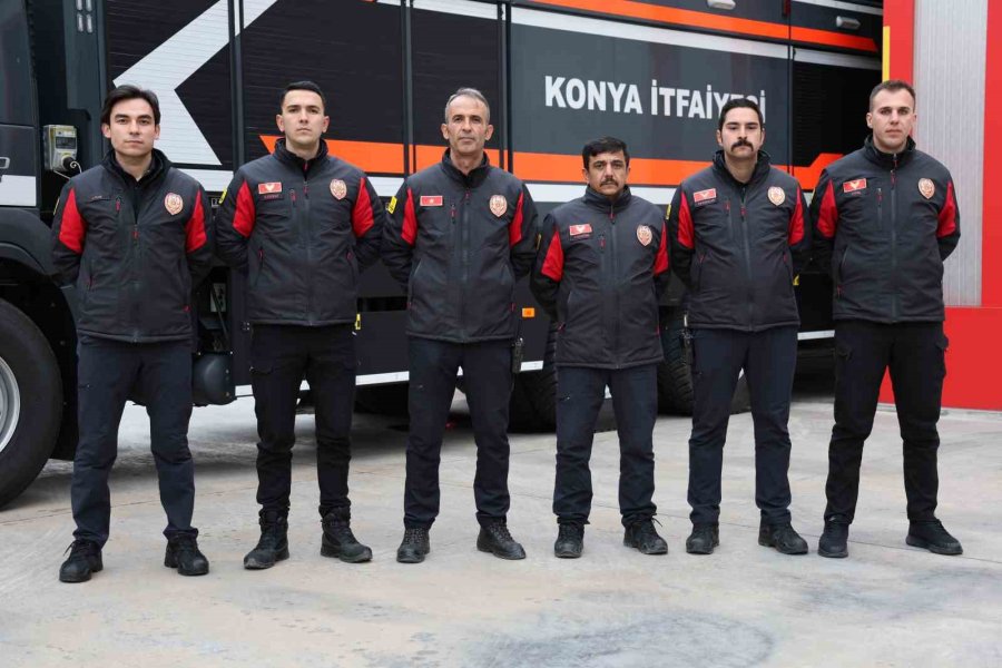 Deprem Bölgesine Görevli Giden İtfaiyeci, 10 Akrabasının Cenazelerini Nasıl Çıkardığını Anlattı