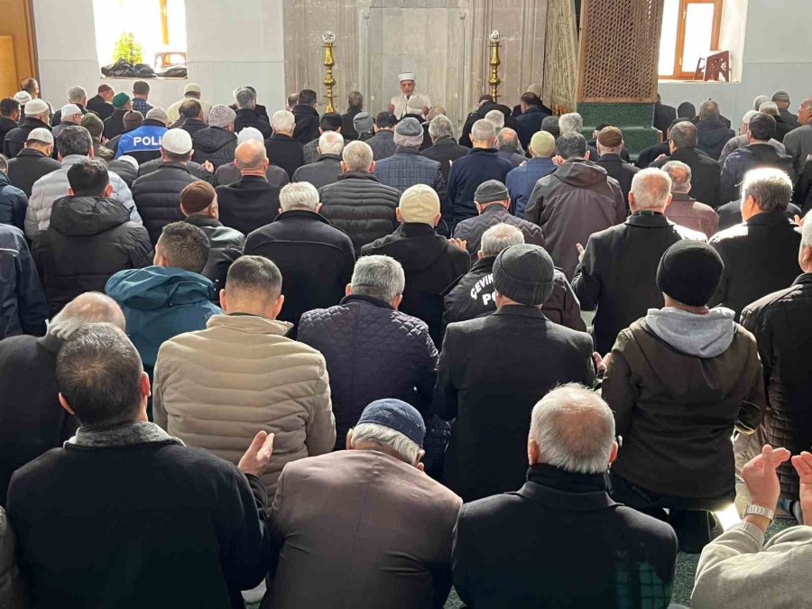 Depremde Hayatını Kaybedenler İçin Niğde’de Mevlid Okundu