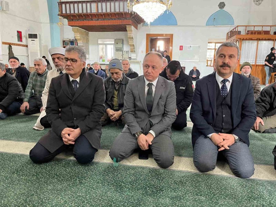 Depremde Hayatını Kaybedenler İçin Niğde’de Mevlid Okundu