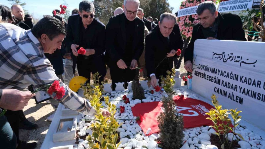 Hentbol Milli Takım Kaptanı Cemal Kütahya Ve Ailesi Asrın Felaketinin Yıl Dönümünde Anıldı