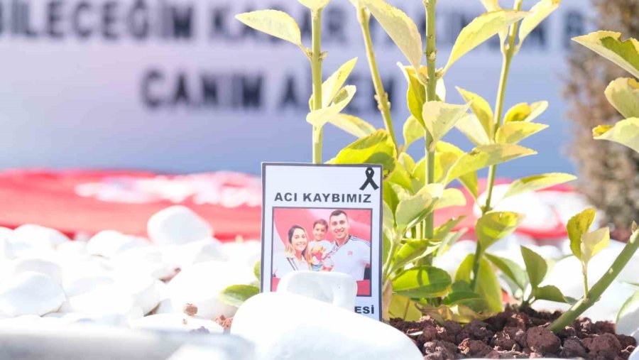 Hentbol Milli Takım Kaptanı Cemal Kütahya Ve Ailesi Asrın Felaketinin Yıl Dönümünde Anıldı