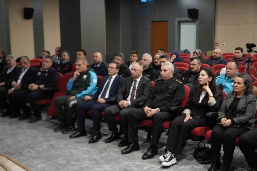 Niğde’de Depremde Hayatını Kaybedenler Anıldı