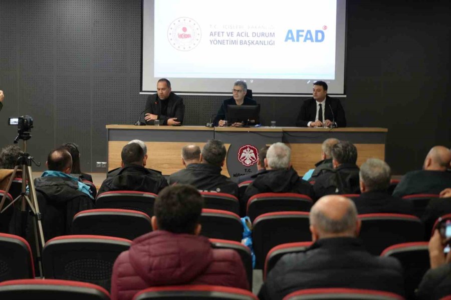 Niğde’de Depremde Hayatını Kaybedenler Anıldı