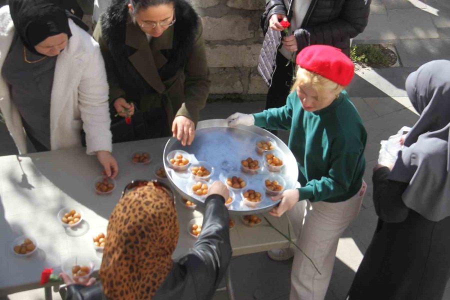 Beyşehir’de Deprem Felaketinin Yıl Dönümü Dolayısıyla Lokma Dağıtıldı