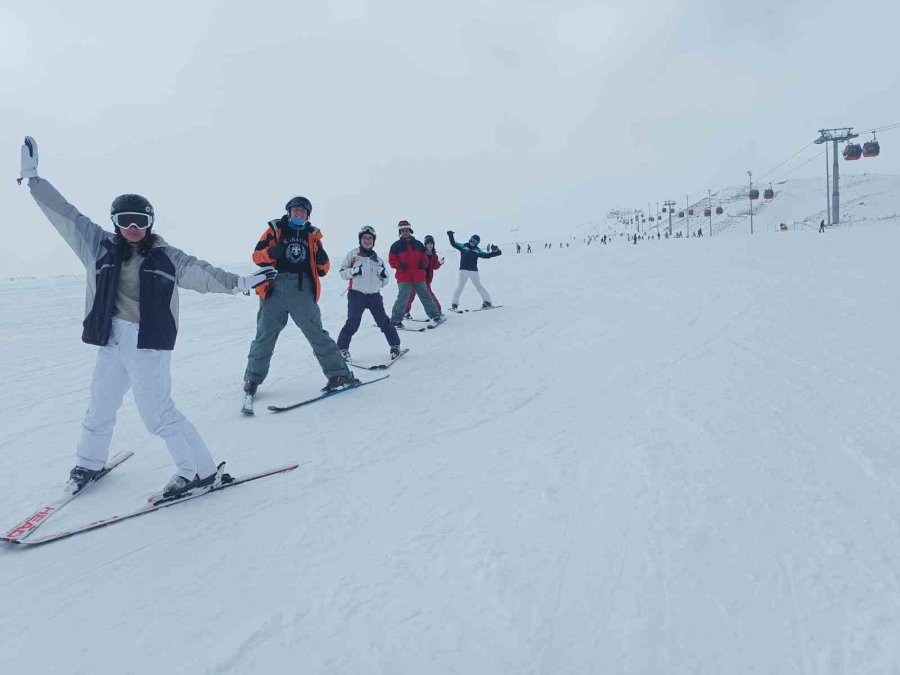 Türkiye’nin Köklü Lisesinin Öğrencileri Erciyes’te Buluştu