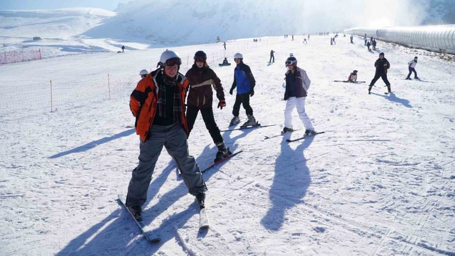 Türkiye’nin Köklü Lisesinin Öğrencileri Erciyes’te Buluştu