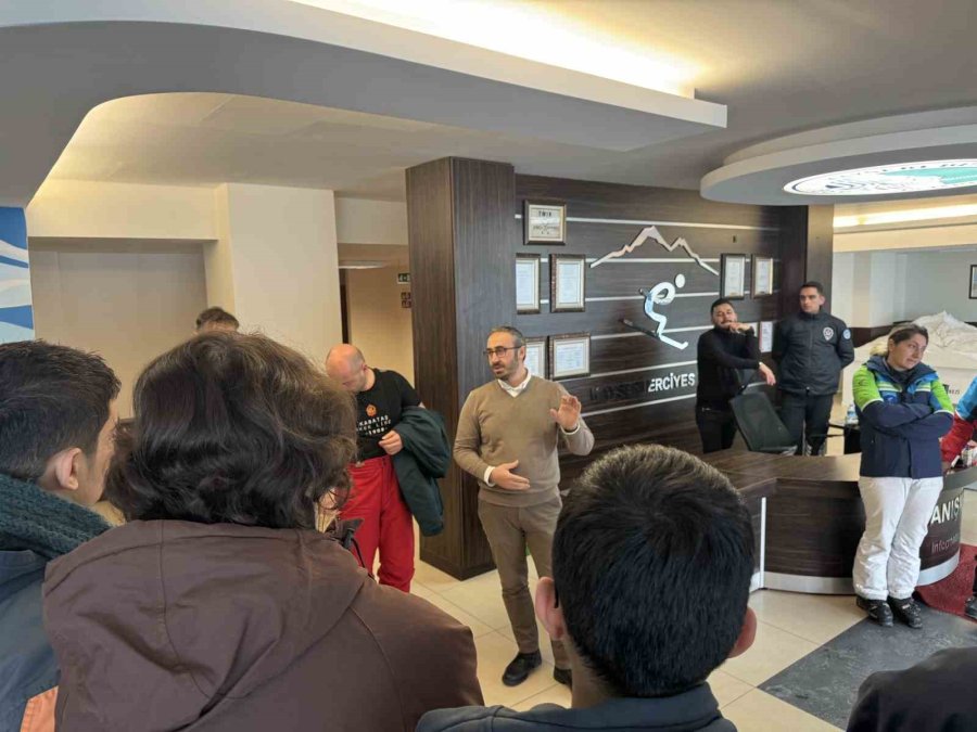 Türkiye’nin Köklü Lisesinin Öğrencileri Erciyes’te Buluştu