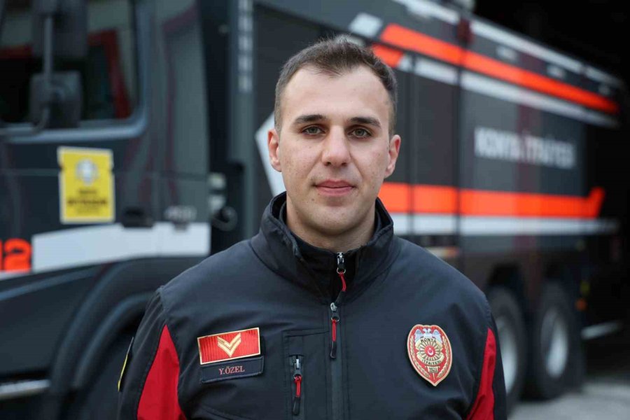 Deprem Bölgesine Görevli Giden İtfaiyeci, 10 Akrabasının Cenazelerini Nasıl Çıkardığını Anlattı