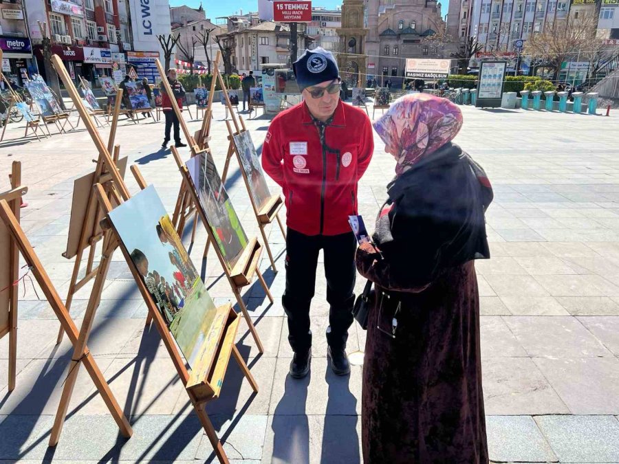 Afad’ın "deprem Fotoğraf Sergisi" Duygulandırdı