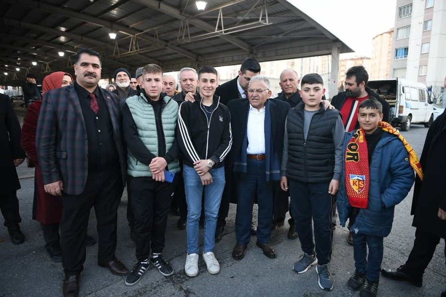 Başkan Büyükkılıç’tan Esenyurt Semt Pazarı’na Ziyaret