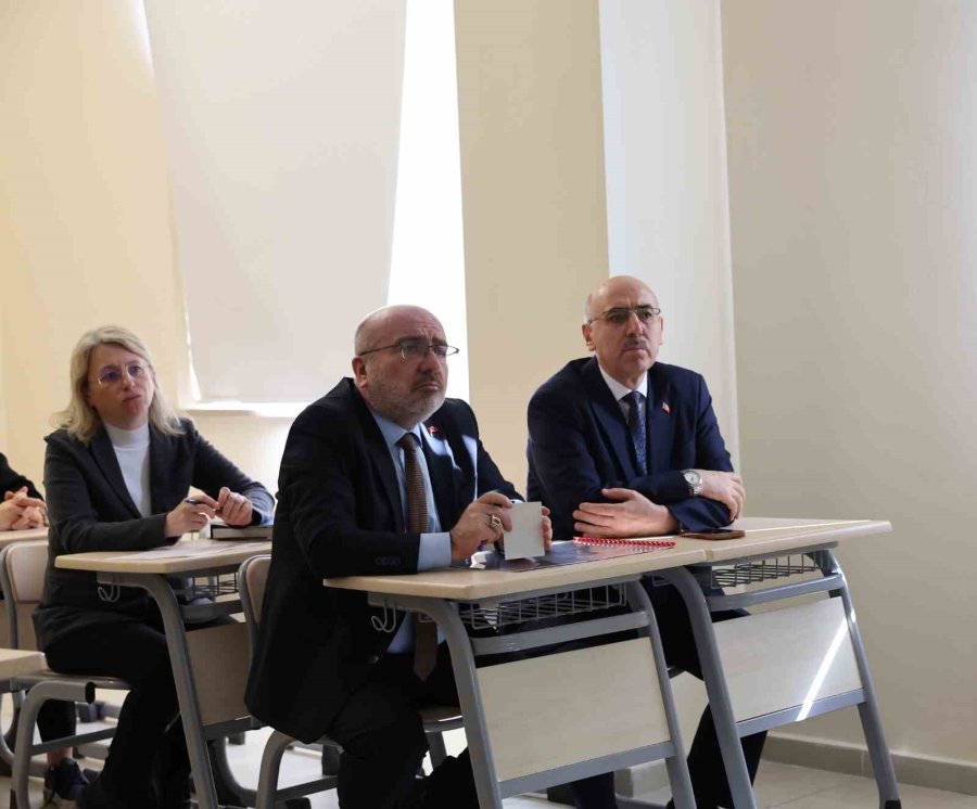 Yök Yürütme Kurulu Üyesi Prof. Dr. Mahmut Ak, Kayü Osb Myo’da İncelemelerde Bulundu