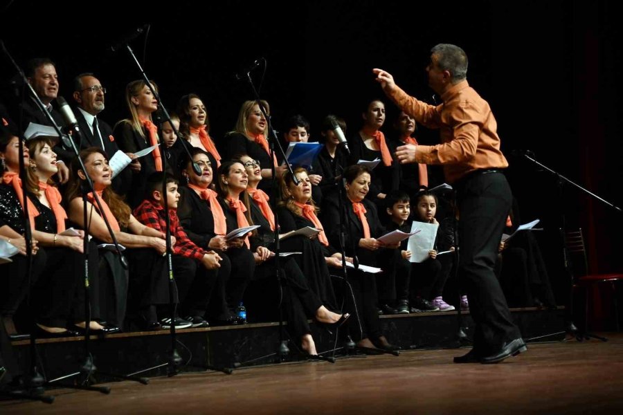 Manavgat Belediyesi Tsm Korosu’ndan ‘karışık Kaset’ Konseri