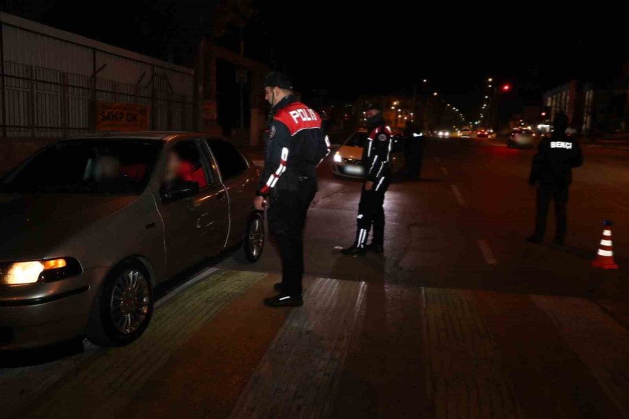 Antalya’da 16 Umuma Açık Yer Denetlendi, 2 Bin 180 Şahıs Ve 440 Araç Sorgulandı