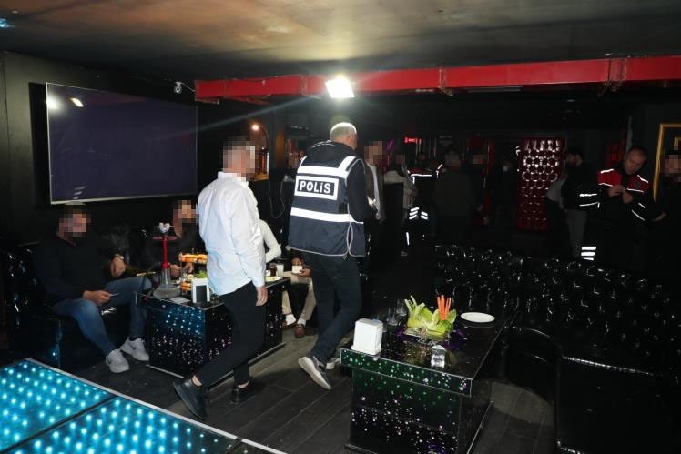 Mersin’de Şantajcı Çete Çökertildi: 4 Tutuklama, 4 Ev Hapsi