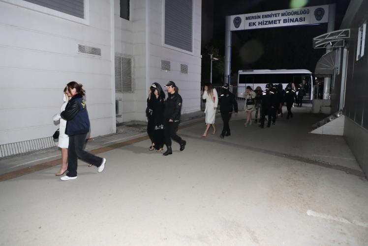 Mersin’de Şantajcı Çete Çökertildi: 4 Tutuklama, 4 Ev Hapsi