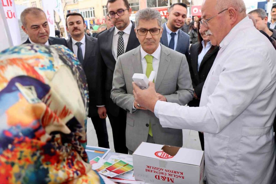 Niğde’de Sigaranın Zararlarına Stantta Dikkat Çekildi