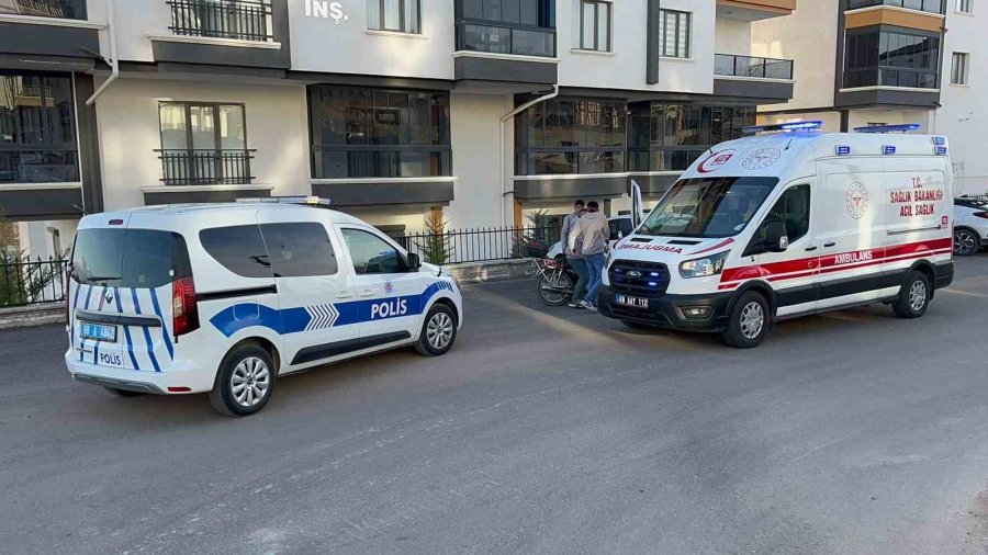 Önlerini Kesip Önce Darp Edip Sonra Bıçakladılar: 4 Yaralı