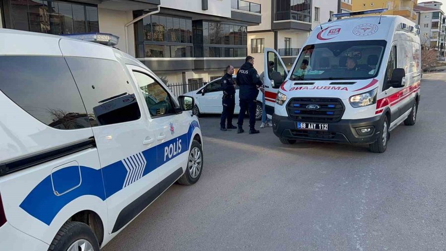 Önlerini Kesip Önce Darp Edip Sonra Bıçakladılar: 4 Yaralı