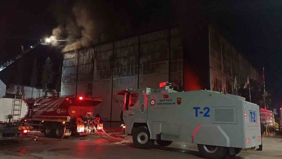 Antalya’daki Tersane Yangını 3,5 Saatte Kontrol Altına Alındı