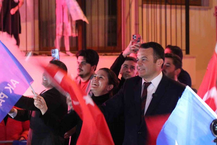 Ak Parti Kaş Belediye Başkan Adayı Mutlu Ulutaş Törenle Karşılandı