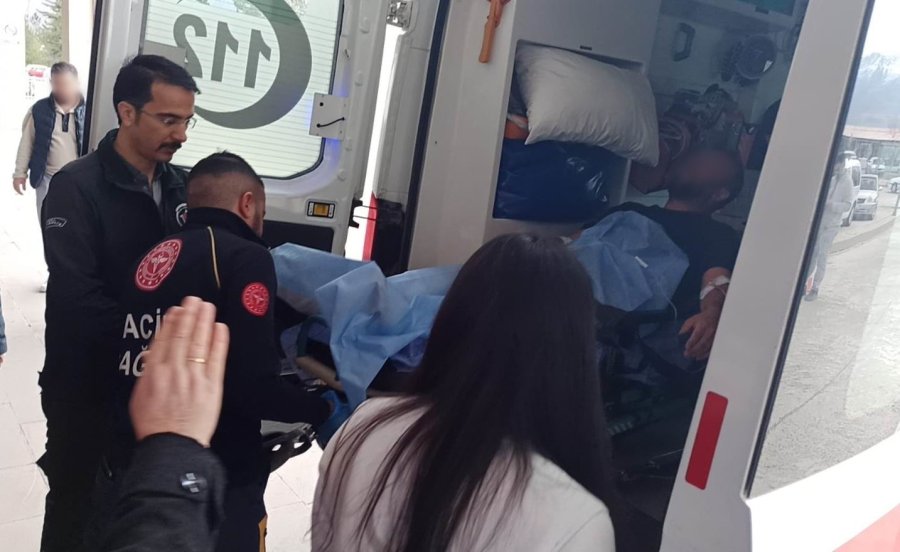 Silahla Yaralanıp Kendi Aracıyla Hastaneye Gitti