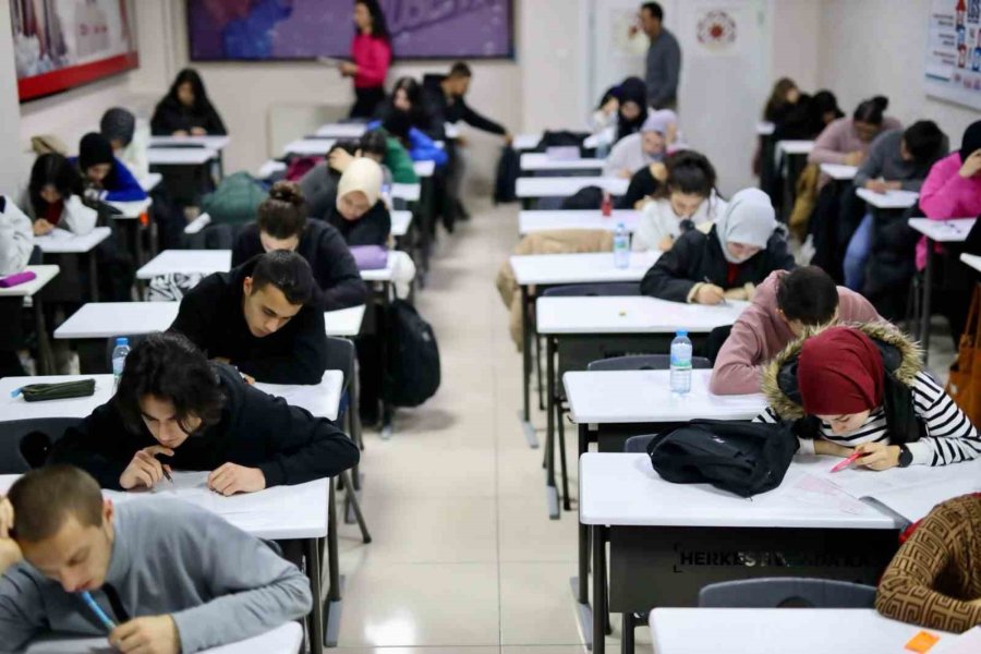 Aksaray Belediyesinden Öğrencilere Ücretsiz Tyt-ayt Sınavına Hazırlık Desteği