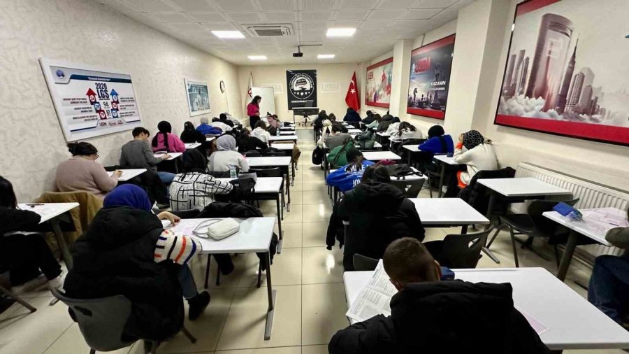 Aksaray Belediyesinden Öğrencilere Ücretsiz Tyt-ayt Sınavına Hazırlık Desteği