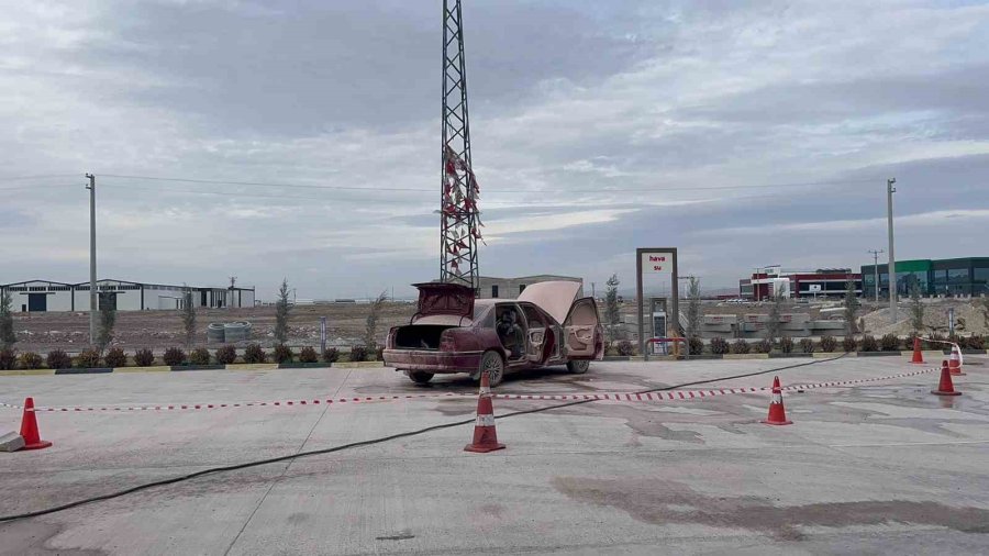 Yanan Sürücü Yarasını Unutup Sedye Üzerinde Yakınlarını Teselli Etti