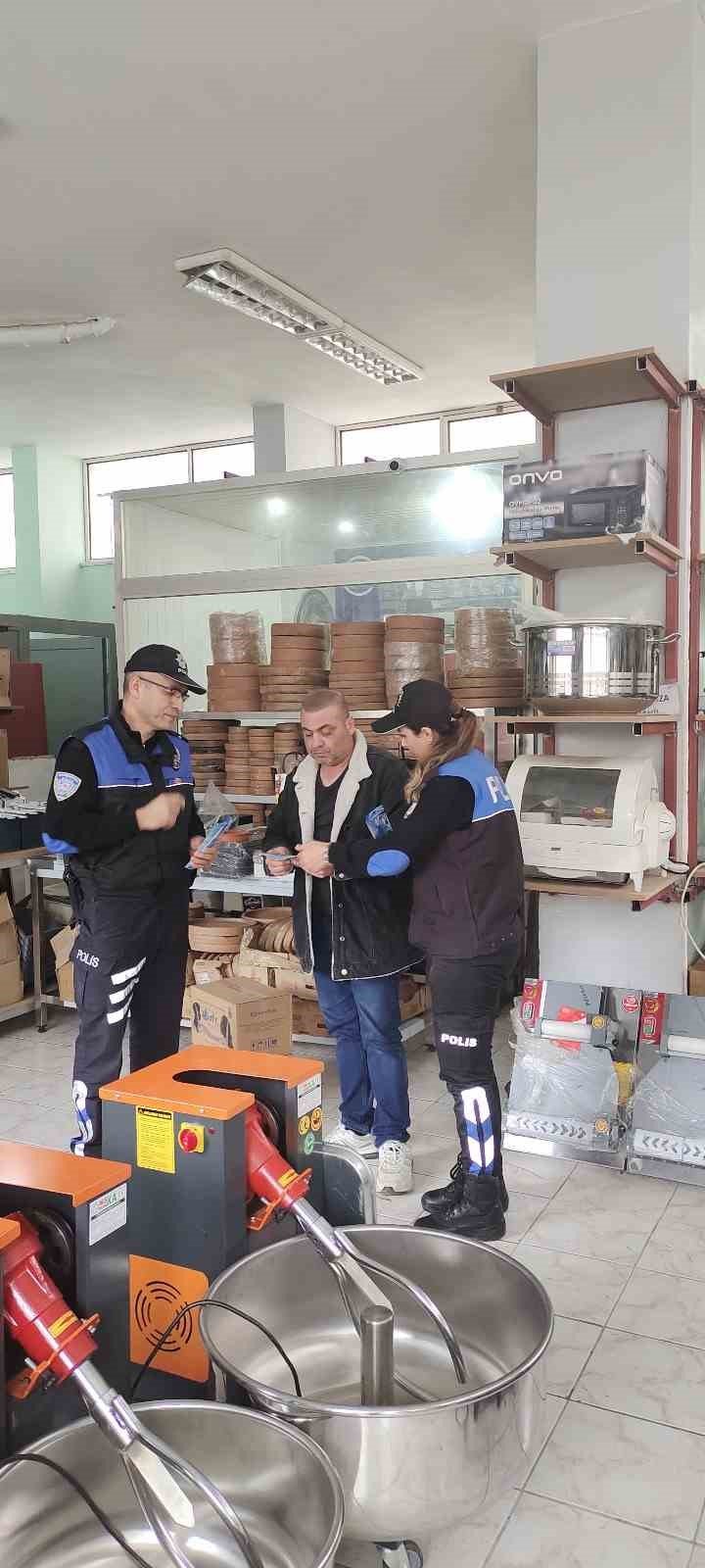 Alanya’da İkinci El Eşya Satıcılarına ‘suç Eşyasını Satın Alma’ Bilgilendirmesi