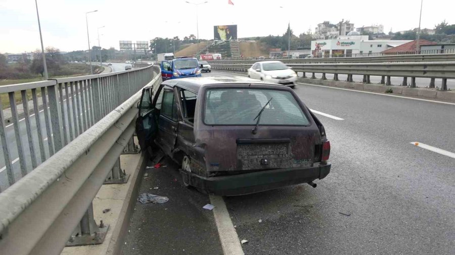 Tekeri Çıkan Otomobil Bariyere Çarptı: 1 Yaralı