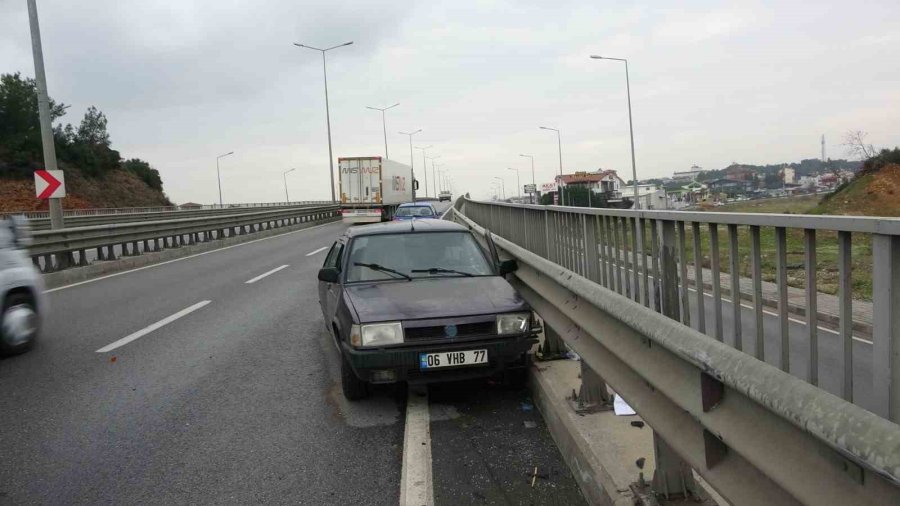 Tekeri Çıkan Otomobil Bariyere Çarptı: 1 Yaralı