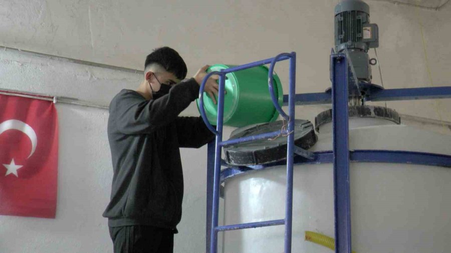 Öğretmen Ve Öğrencilerden Türkiye’de İlk: ‘yerli Adblue”