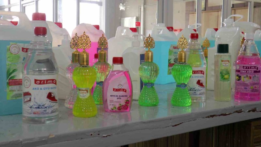 Öğretmen Ve Öğrencilerden Türkiye’de İlk: ‘yerli Adblue”