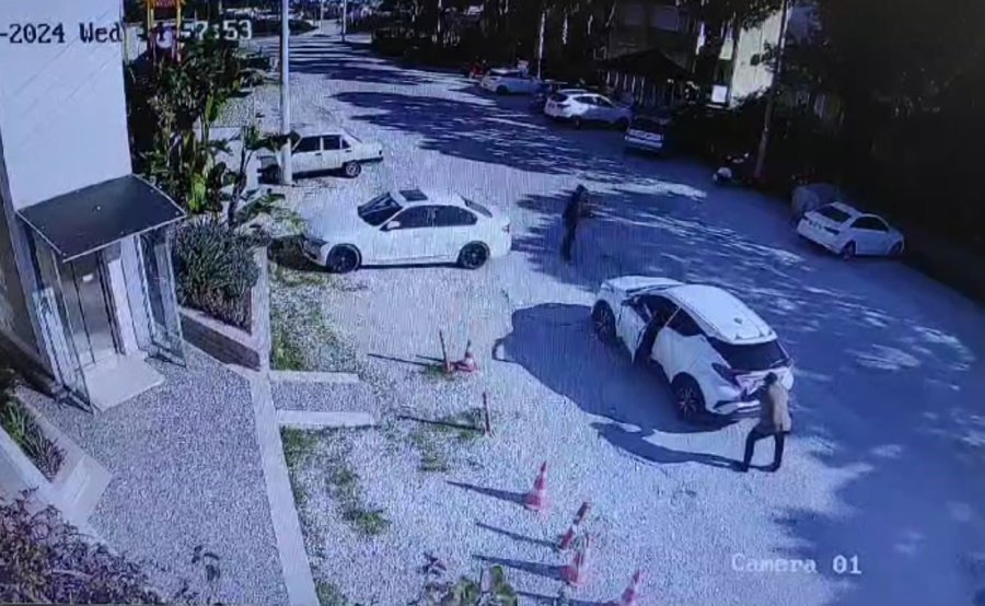 Silah Tutukluk Yapınca Önce Kaçtı, 50 Metre Sonra Geri Döndü, Ayaklarından Vurdu