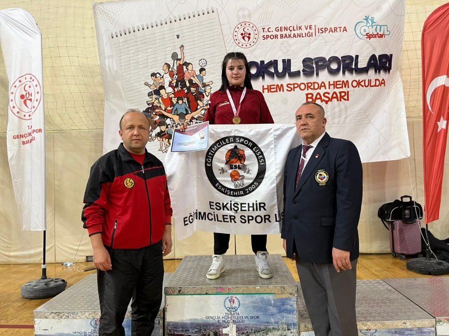 Eskişehirli Sporcular Dereceler İle Kente Döndüler