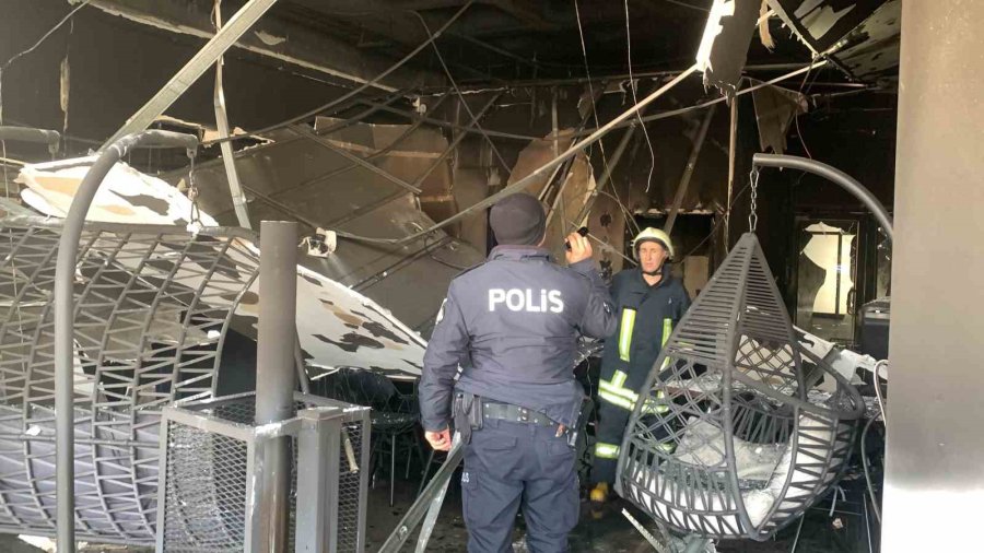 Dans Ve Sanat Akademisi Kursunda Çıkan Yangında Maddi Hasar