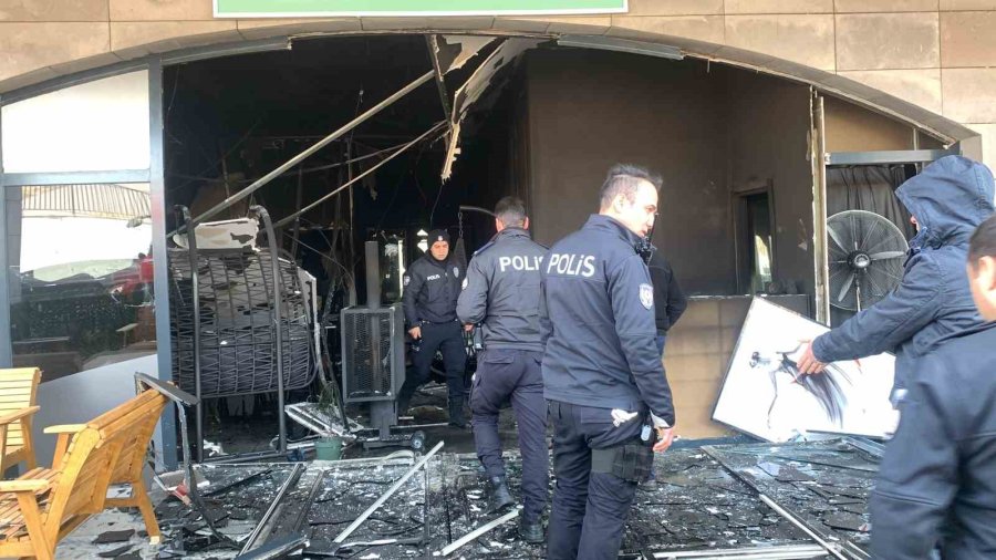 Dans Ve Sanat Akademisi Kursunda Çıkan Yangında Maddi Hasar