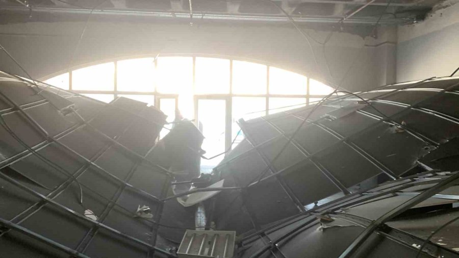 Dans Ve Sanat Akademisi Kursunda Çıkan Yangında Maddi Hasar