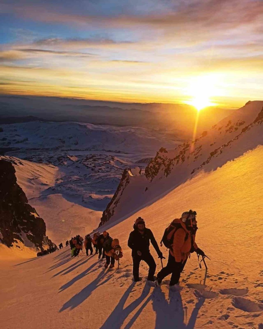 Uluslararası Erciyes Kış Tırmanışı 140 Dağcının Katılımı Gerçekleşti