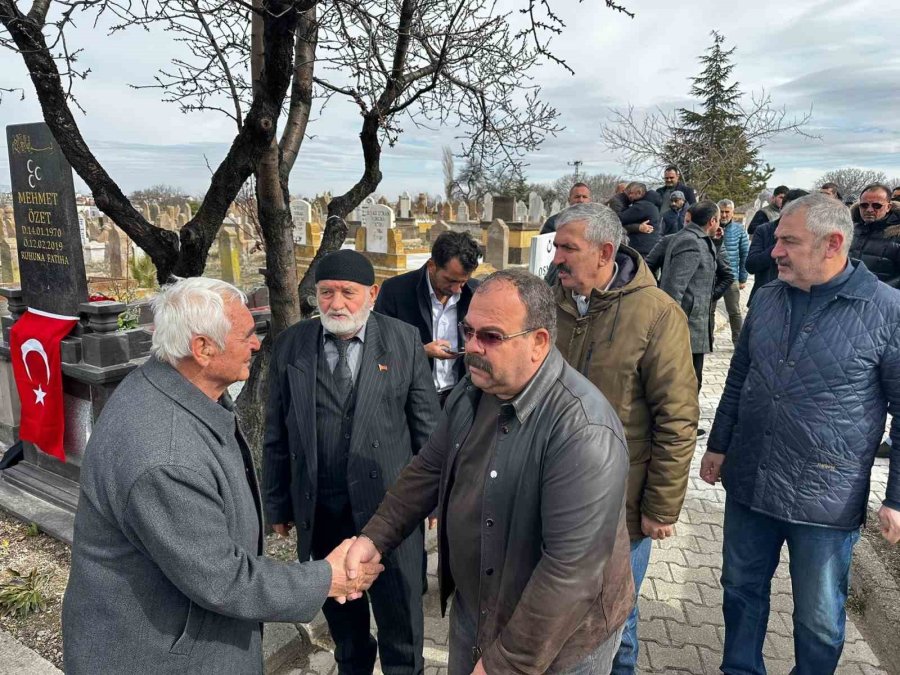 İş Adamı Mehmet Özet Kabri Başında Anıldı